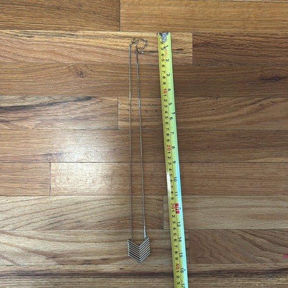 Madewell Gold Hue stacked arrow Chevron long necklace - Picture 6 of 6